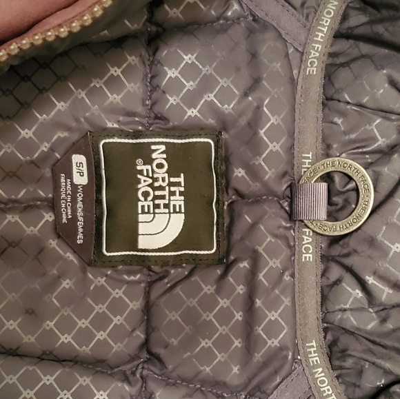 NORTH FACE Women's Parka - Picture 5 of 16